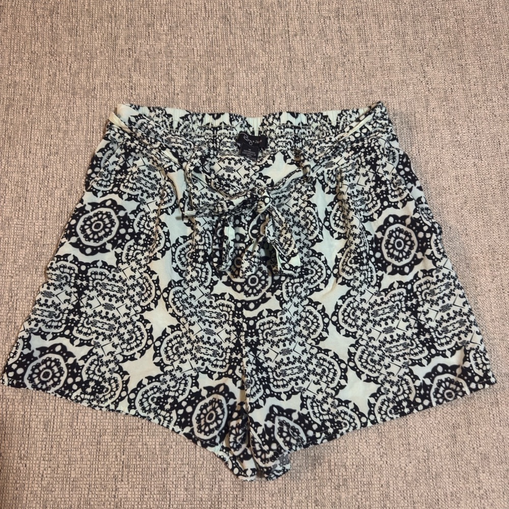 Riley James Women Blue and White mandala Pattern preppy dressy Shorts with tie